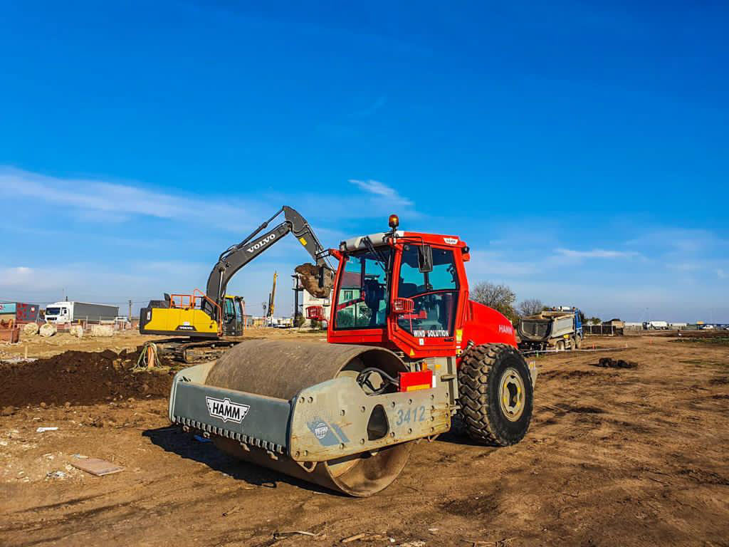 Lucrari constructii cilindri compactori | SC LAUR CONSTRUCT SRL